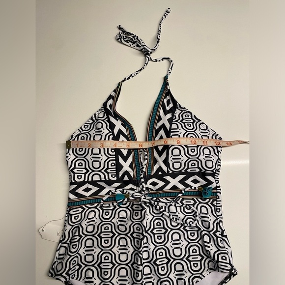 Black and white one piece swimsuit geometric design size medium NWT - Picture 10 of 11